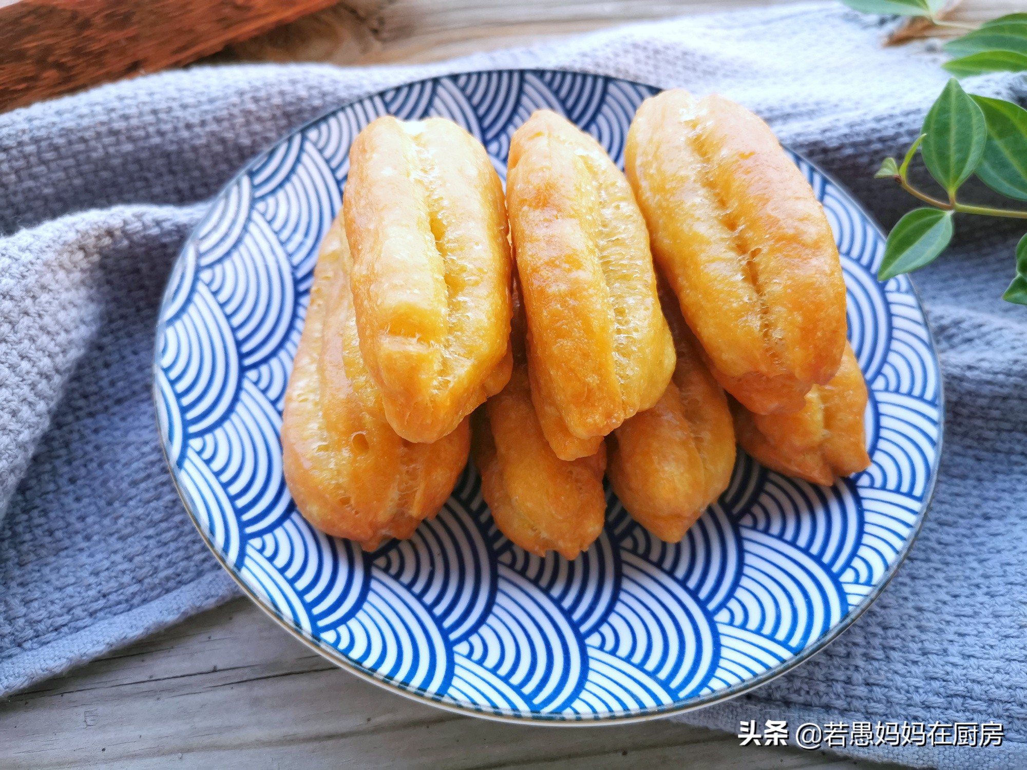 怎样在家做油条外酥里软,自制安全健康油条蓬松酥脆