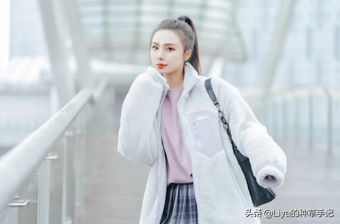 现在流行的羊羔毛外套,今年流行羊羔毛外套