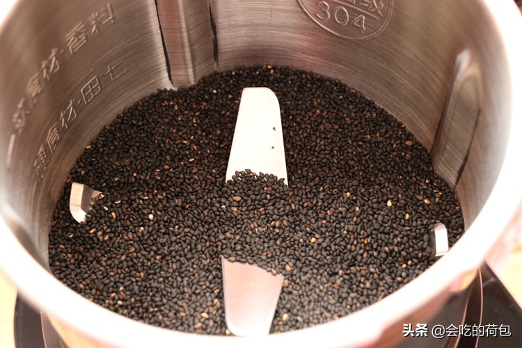 吃黑芝麻的好处补血养颜,吃黑芝麻功效好处