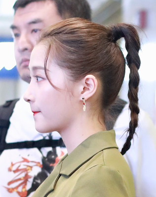 别再扎丸子头了这样扎才好看,杨紫同款发型两边麻花辫