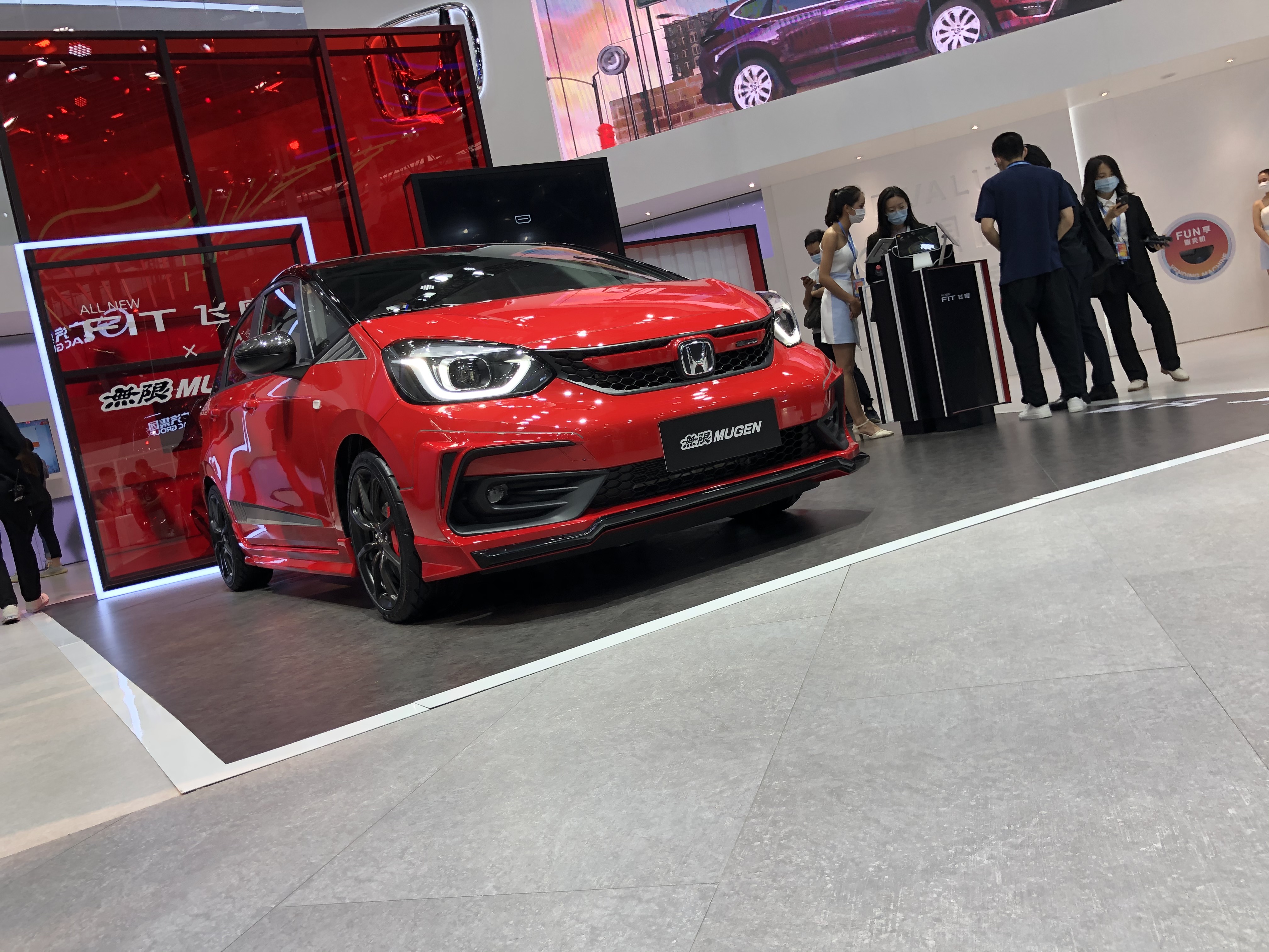 無限版飞度、好猫“如虎”，广州车展新车展台上的改装车也精彩