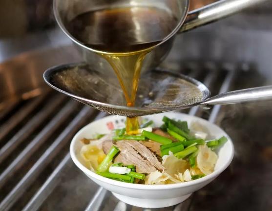 八旗羊汤、直隶安家罩饼|石家庄人夜晚的“回血圣地”