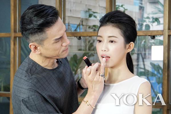 林允最漂亮的唇膏,林允快速化妆变身