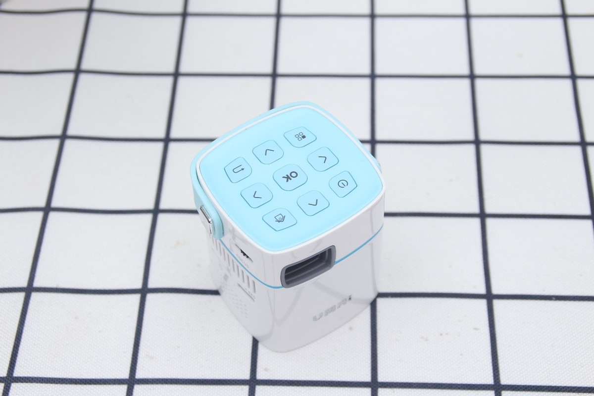 “啵啵”都在用的微投影，颜值和实力一样能打