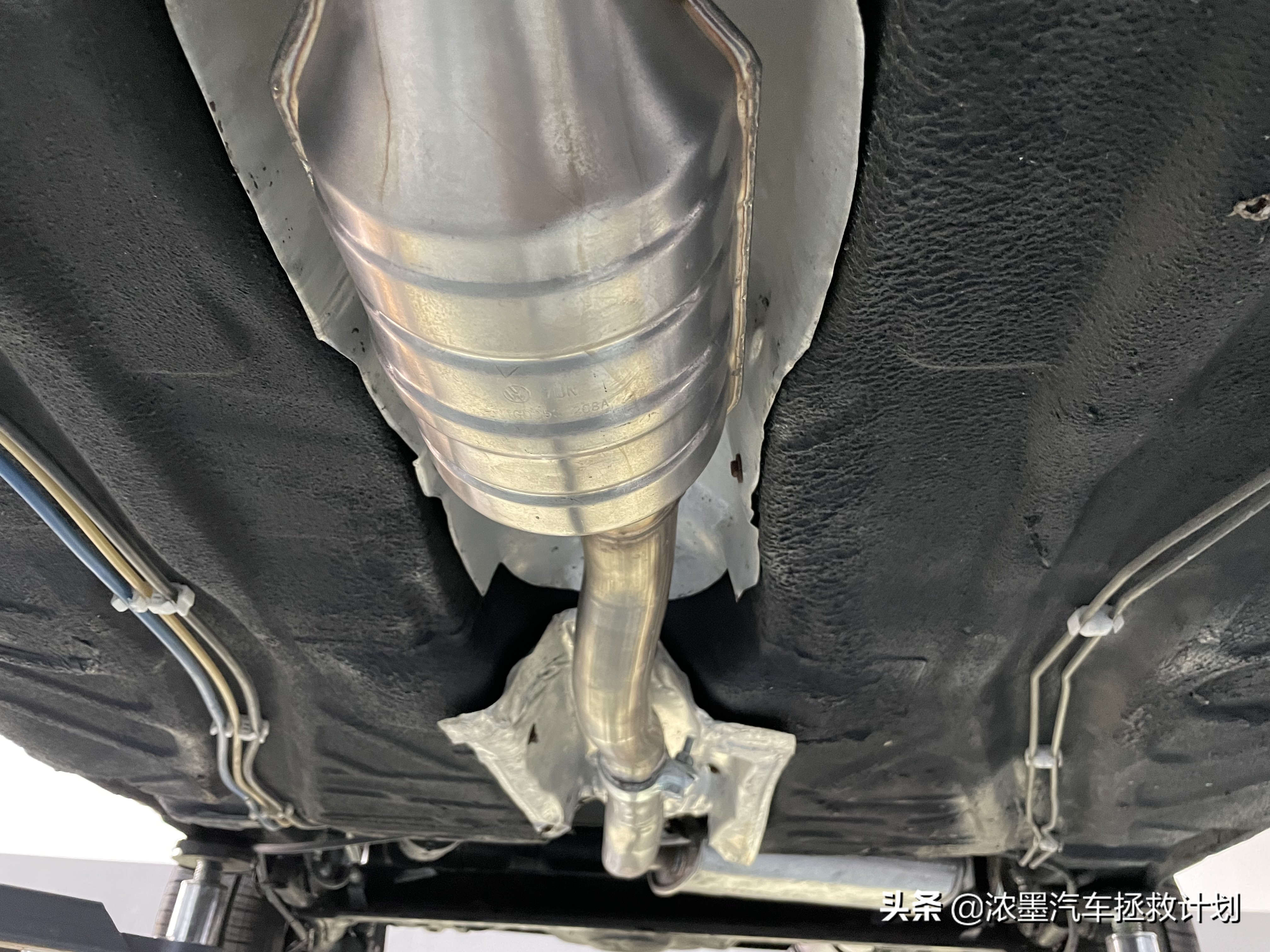 「妙手生花」重建一台战损级桑塔纳，带给它历经千般后的华丽重生