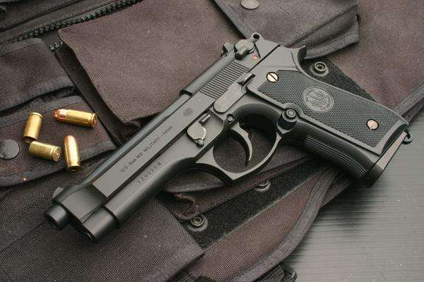 为什么沙漠之鹰威力大,为什么沙漠之鹰打不到人