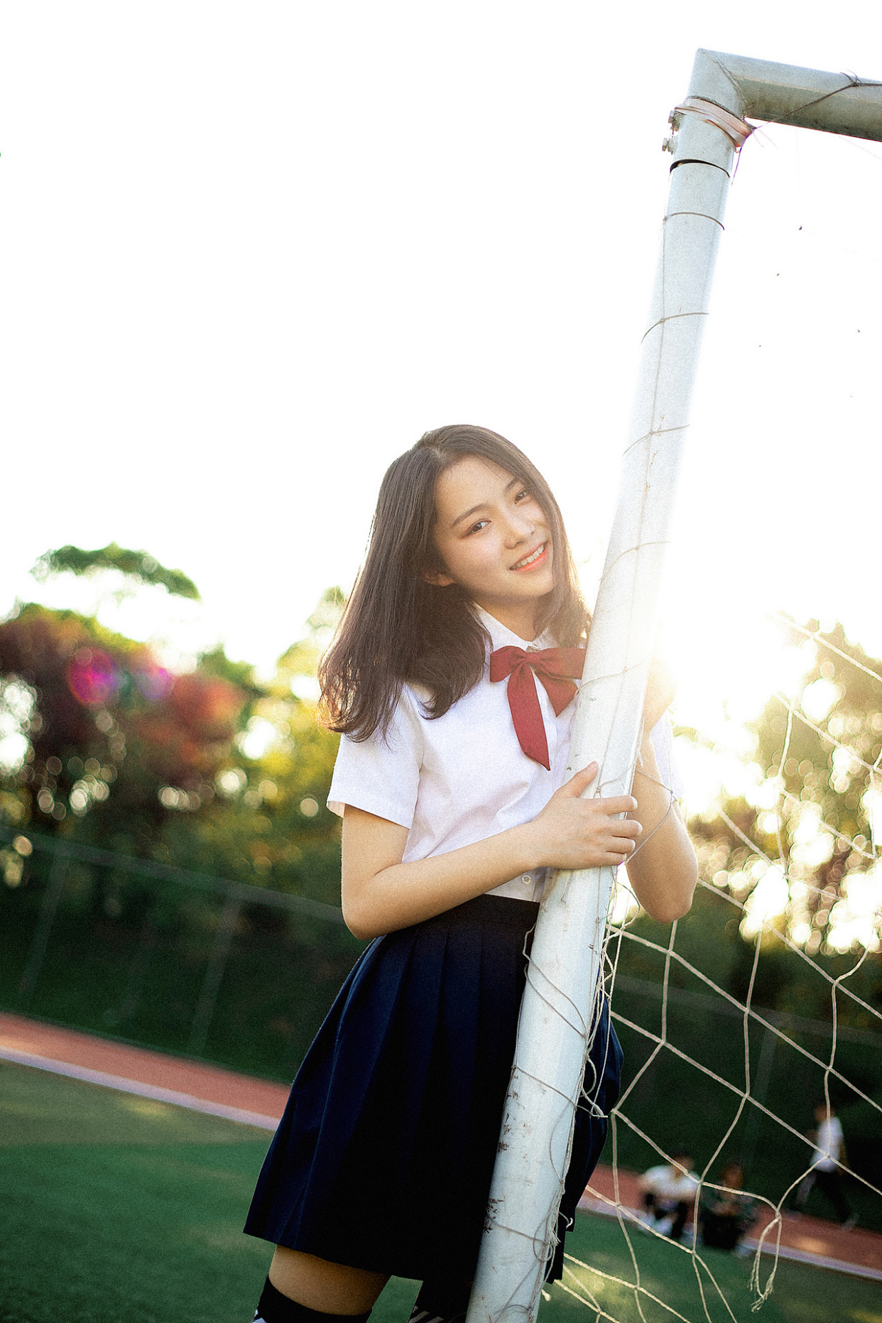 学院风草地怎么拍照姿势好看,校园风拍照姿势大全