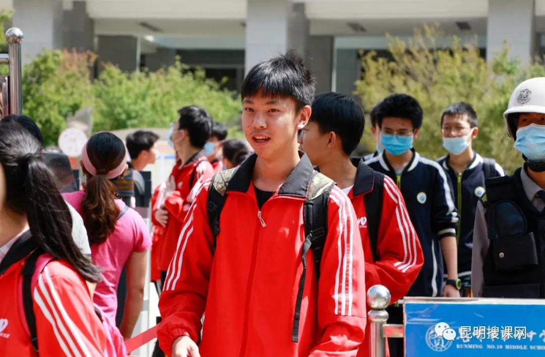 中考送考是给孩子信心还是压力,中考是学校送考还是家长送好