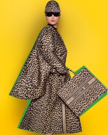 dior老花托特中号和大号哪个热卖,dior2023春夏蕾丝款托特包颜色