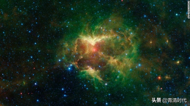 银河系边缘的金色星球,银河系里的美丽星云