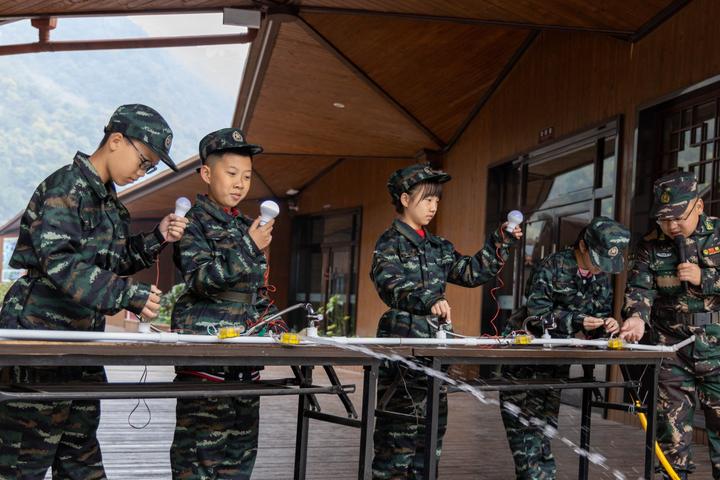 宜昌这个地方产美女，有一个大家都认识，现在还能让熊孩子涨知识