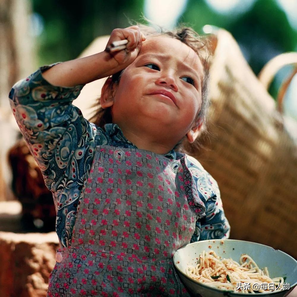 日本摄影师给中国儿童拍照,著名摄影师回忆第一次给孩子拍照