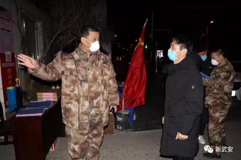 武安：延峰市长带队19位市级领导继续夜查近200个社区和卡口