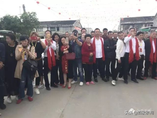 阜南张氏祠堂落成庆典仪式,张氏祠堂唱戏人山人海