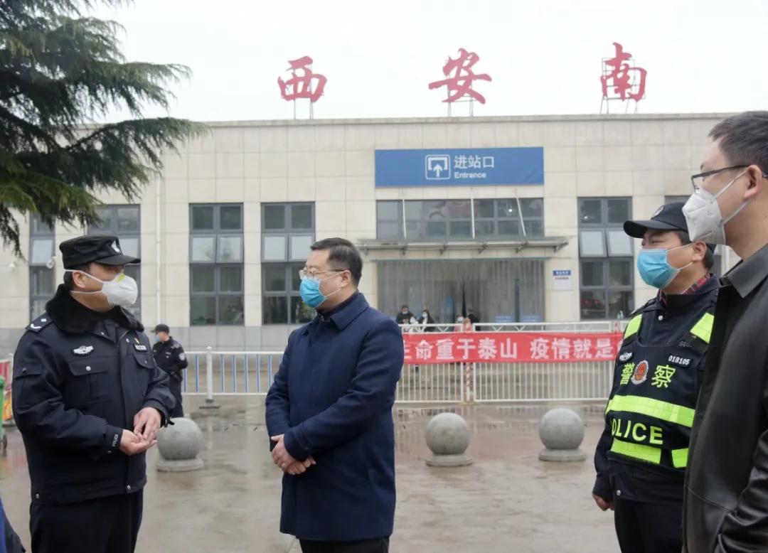 共青团西安市委书记、市青联主席汪国栋同志到西安火车南站检查疫情防控工作并开展慰问活动