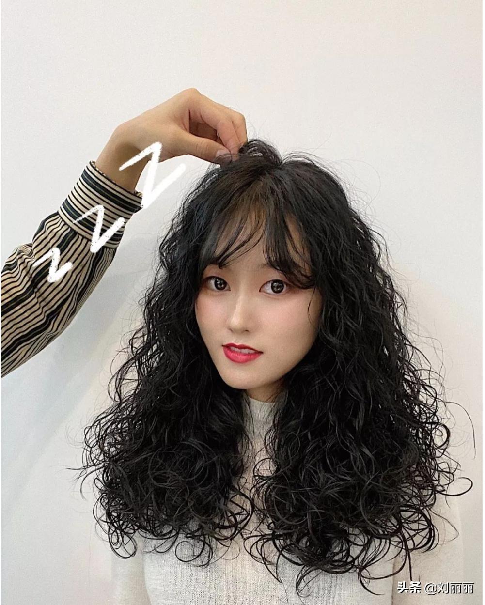 高层次修颜发型,2020修颜减龄卷发发型