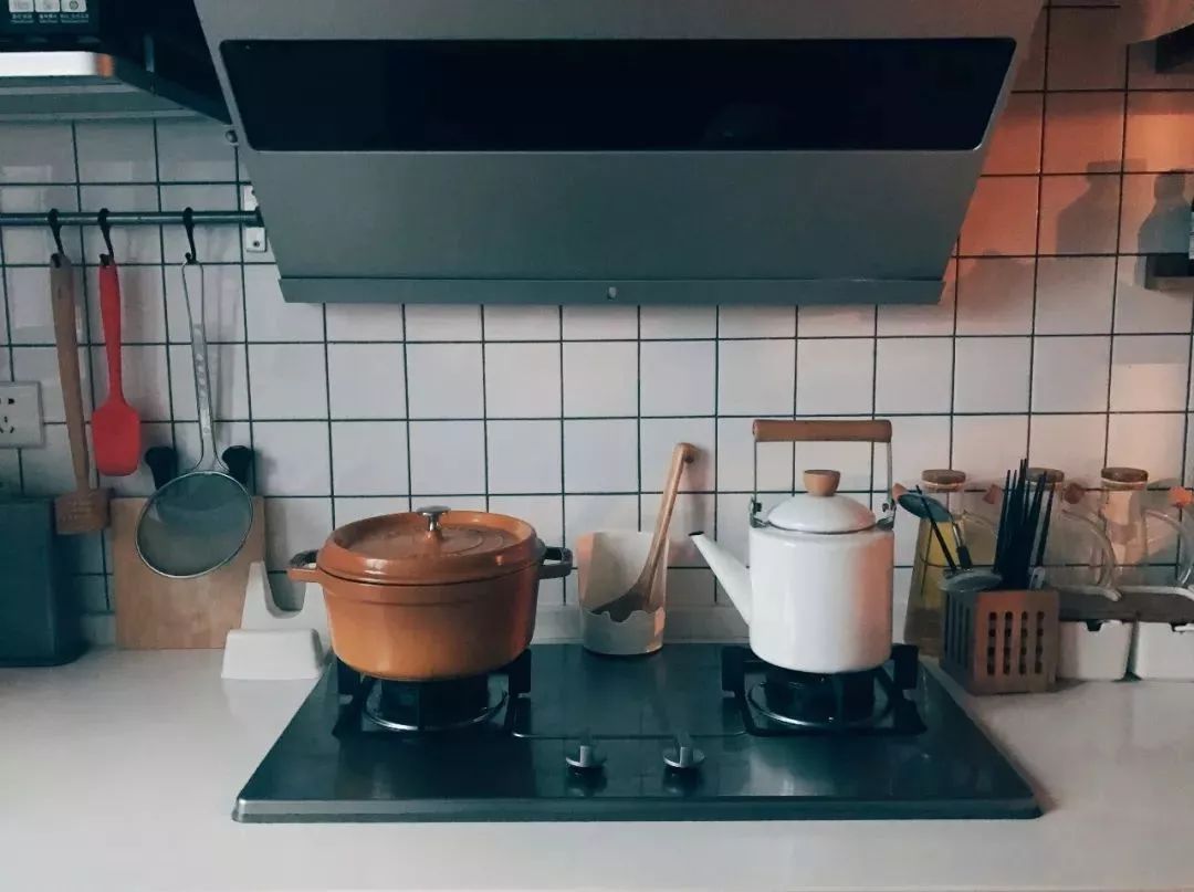 90后花9000元爆改老房子,90后夫妻精心改造精装房