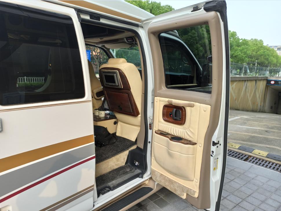 和埃尔法抗衡的保姆车,一百多万的保姆车埃尔法