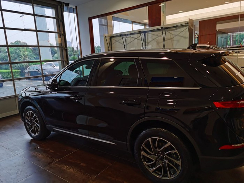 这款suv空间宽敞动力足你喜欢吗,这款豪华suv操控不输宝马