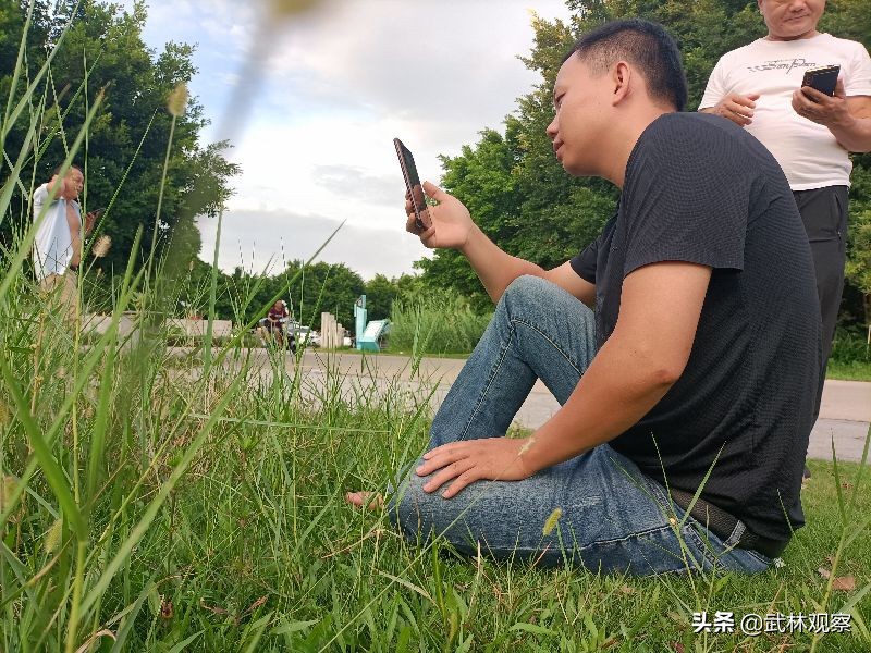 妹子说她是美术老师,女生说你是摄影师