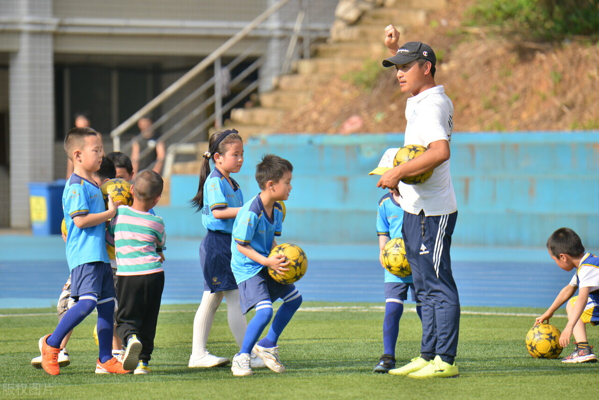 怎么样才能成为真正的足球运动员,普通人如何成为运动员