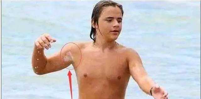 迈克尔杰克逊三子女现状,大儿子已得遗传病,为何三子女都没黑人