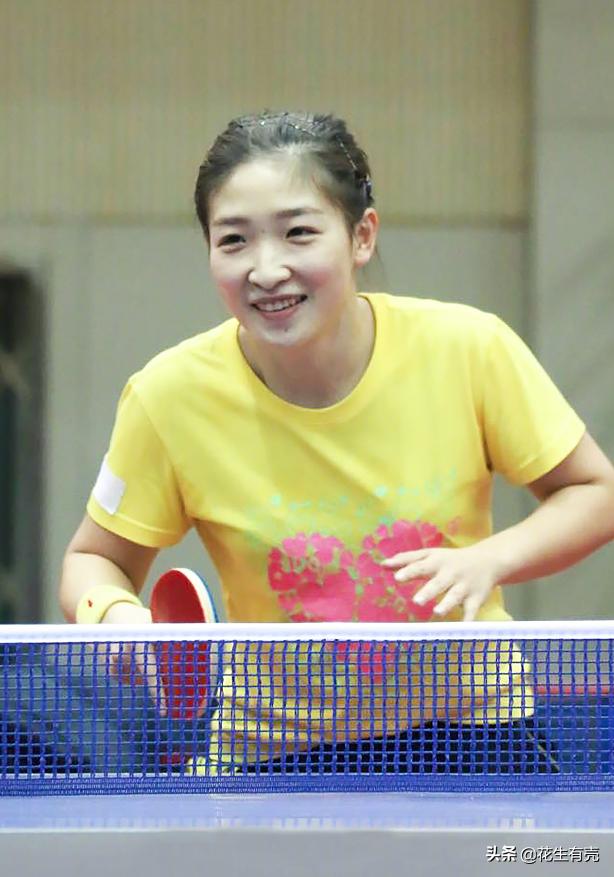 刘诗雯惨败日本无缘8强,17年刘诗雯朱雨玲争议球