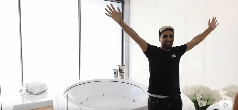 迪拜男子奋斗十年买下劳斯莱斯,迪拜小伙卖掉劳斯莱斯买法拉利