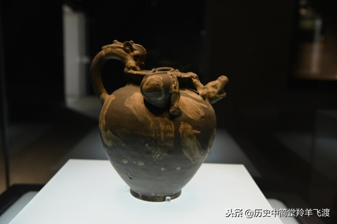 走进洛阳博物馆那些国家宝藏珍品*物文**(3)褐釉白斑龙柄执壶