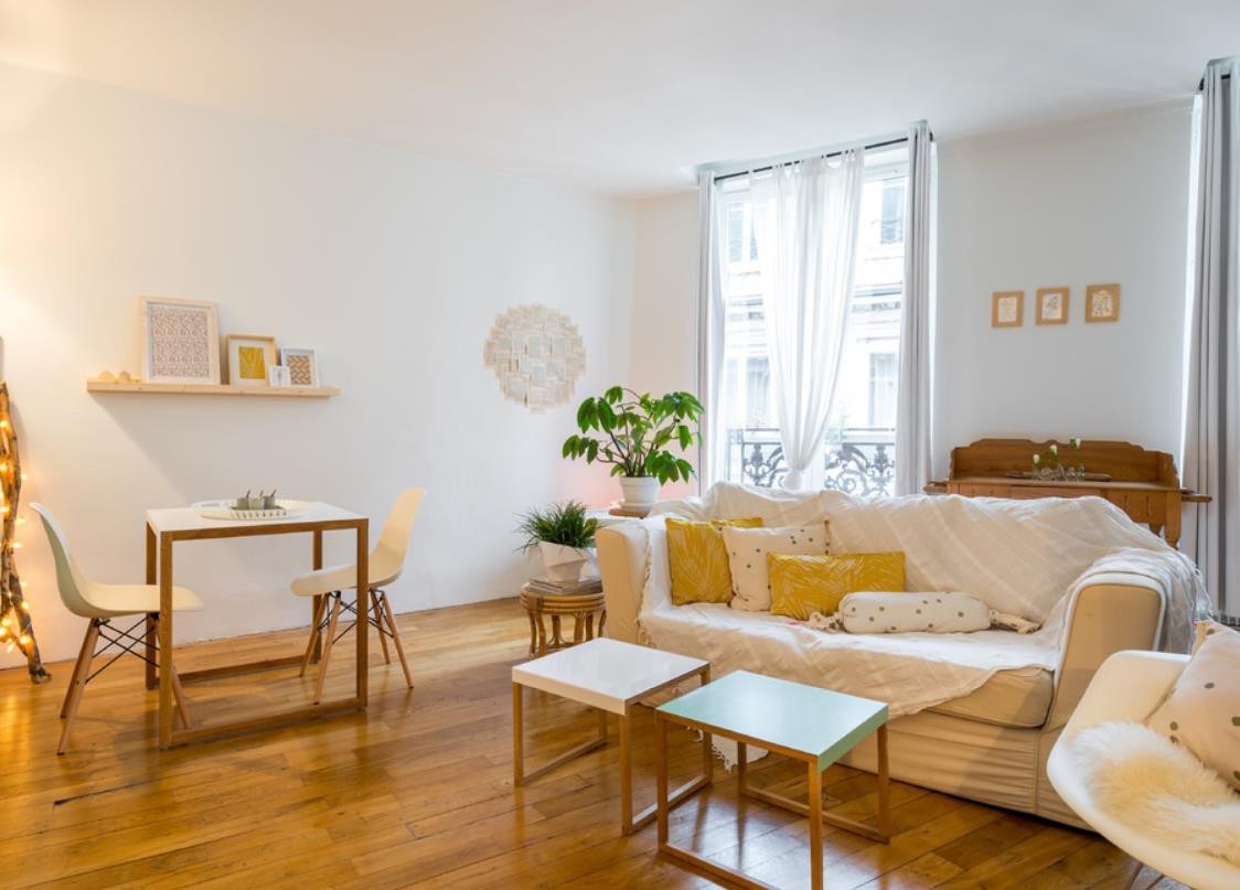 客厅面积小，过得太压抑？3种方法让空间变大一倍