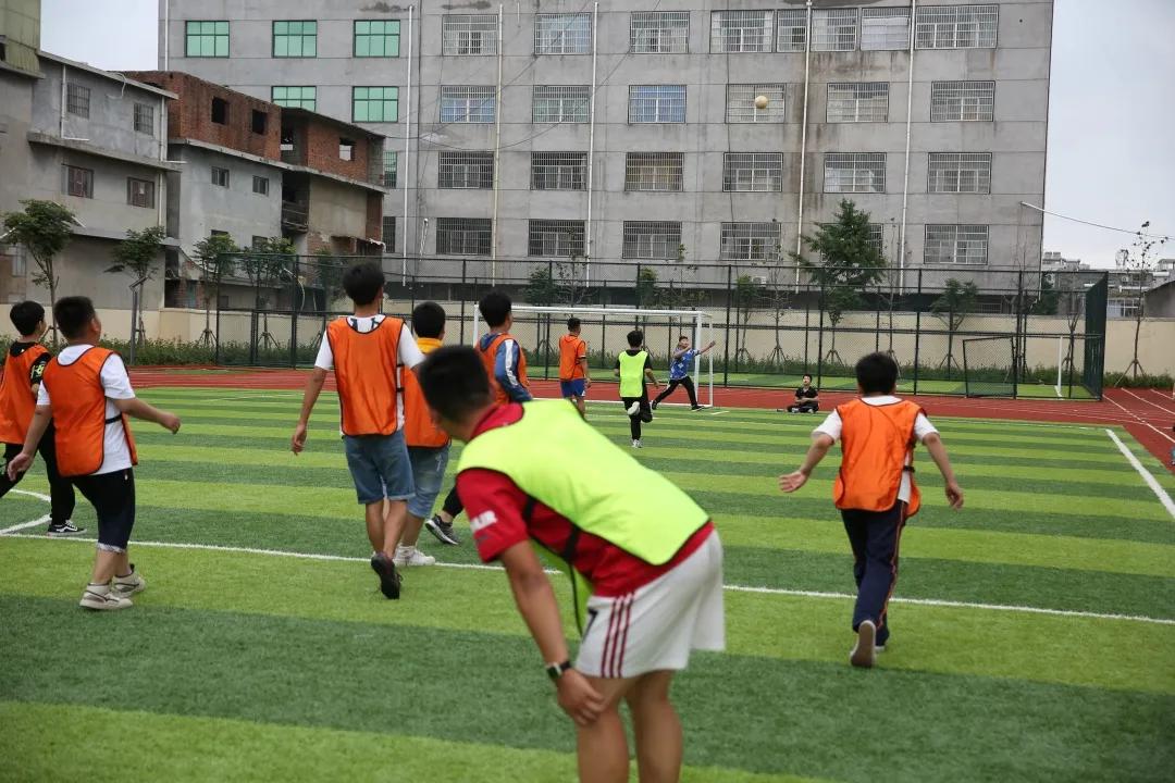 青青绿茵场浓浓校园情-----临沂大岭小学举行毕业足球告别赛