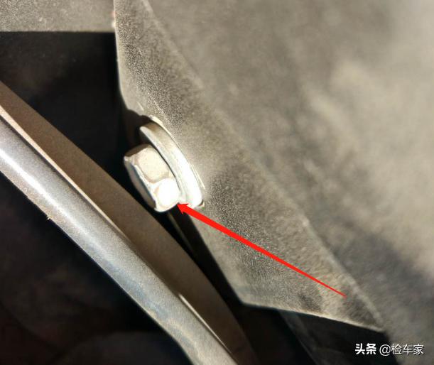 2万公里贬值80多万，45万买辆V8+6.4L的JEEP大切诺基SRT还值吗？