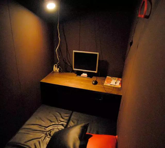 在岛国的网吧过夜是一种怎样的体验?