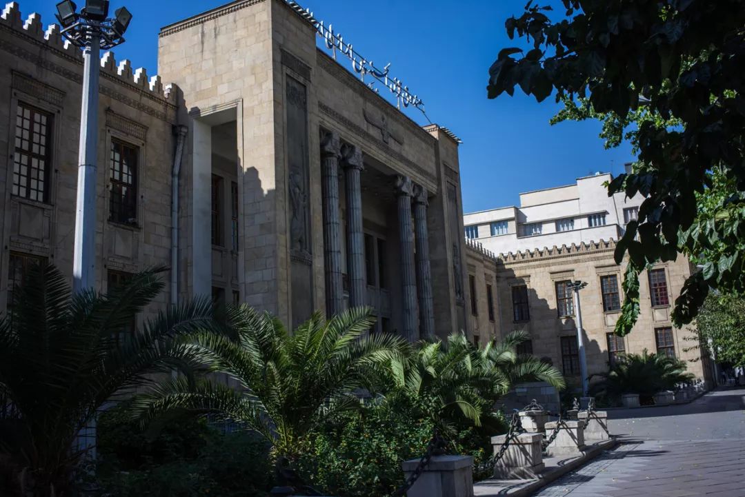 说出三个对中国免签的国家,唯一一个只对中国免签的国家