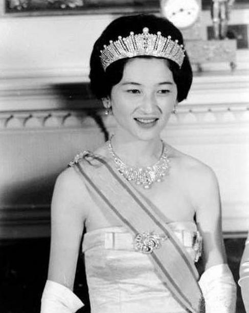 良子皇后和美智子,良子皇后有多惨