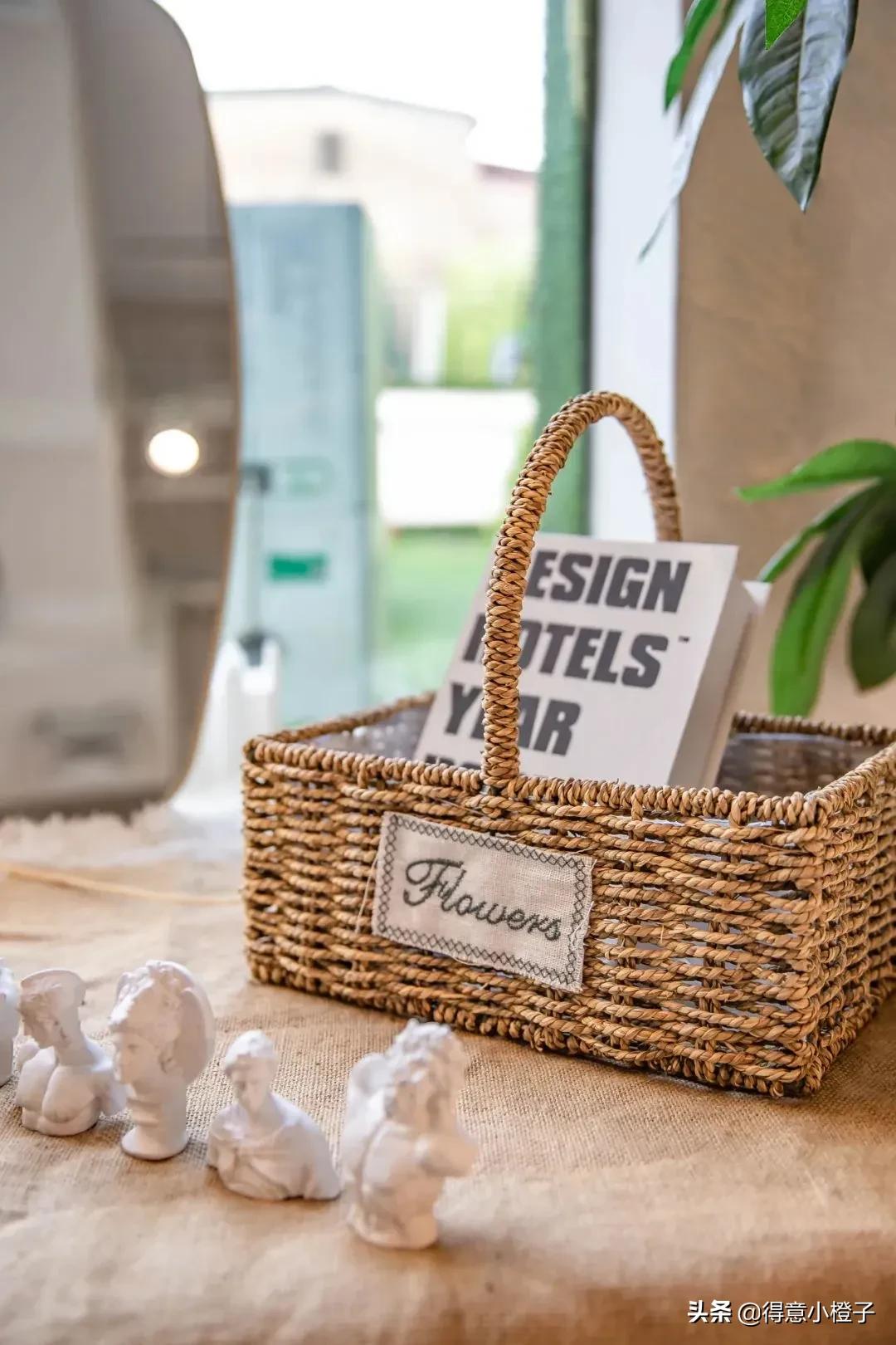 楼顶喝酒看日出,楼顶喝酒夜景视频实拍