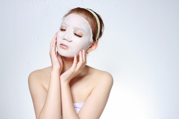 用什么方法可以导出黑头,如何自己在家导出黑头