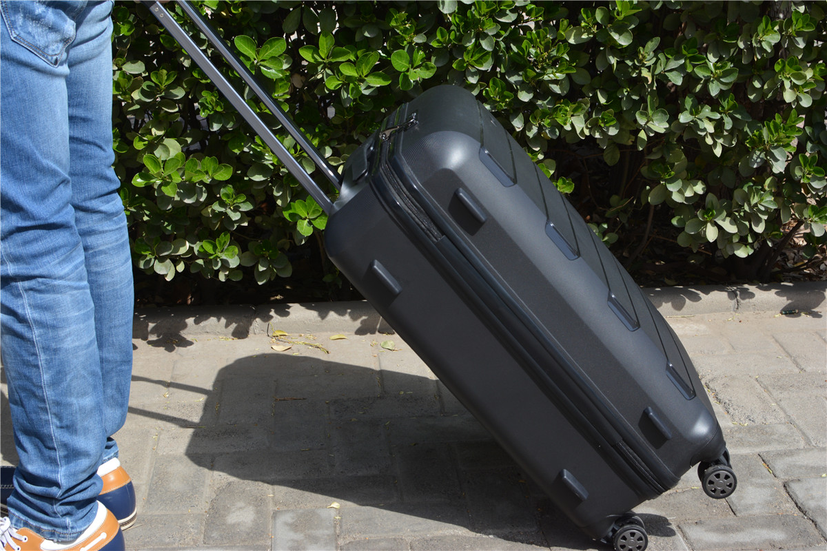 有了瑞士SWIZA行李箱，再也不用担心出差了，绝对颜值担当