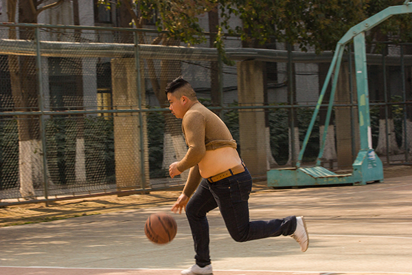 脚膝盖关节咔咔响什么原因引起的,13岁的小孩膝盖咔咔响是什么原因