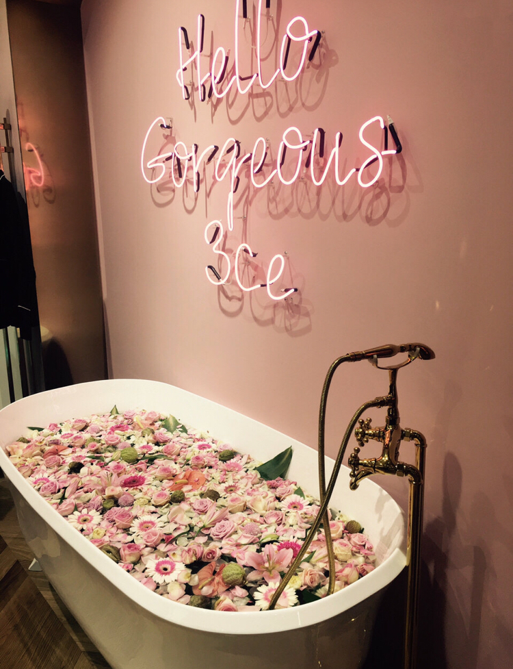 欧莱雅口红眼影粉底,欧莱雅旗下彩妆口红