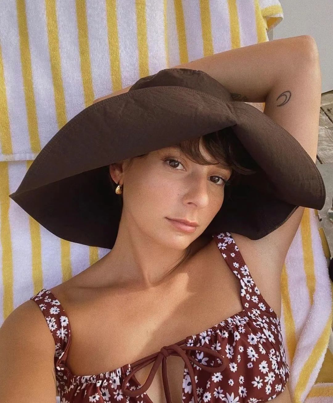 圆脸女孩帽子,小圆脸适合戴什么帽子