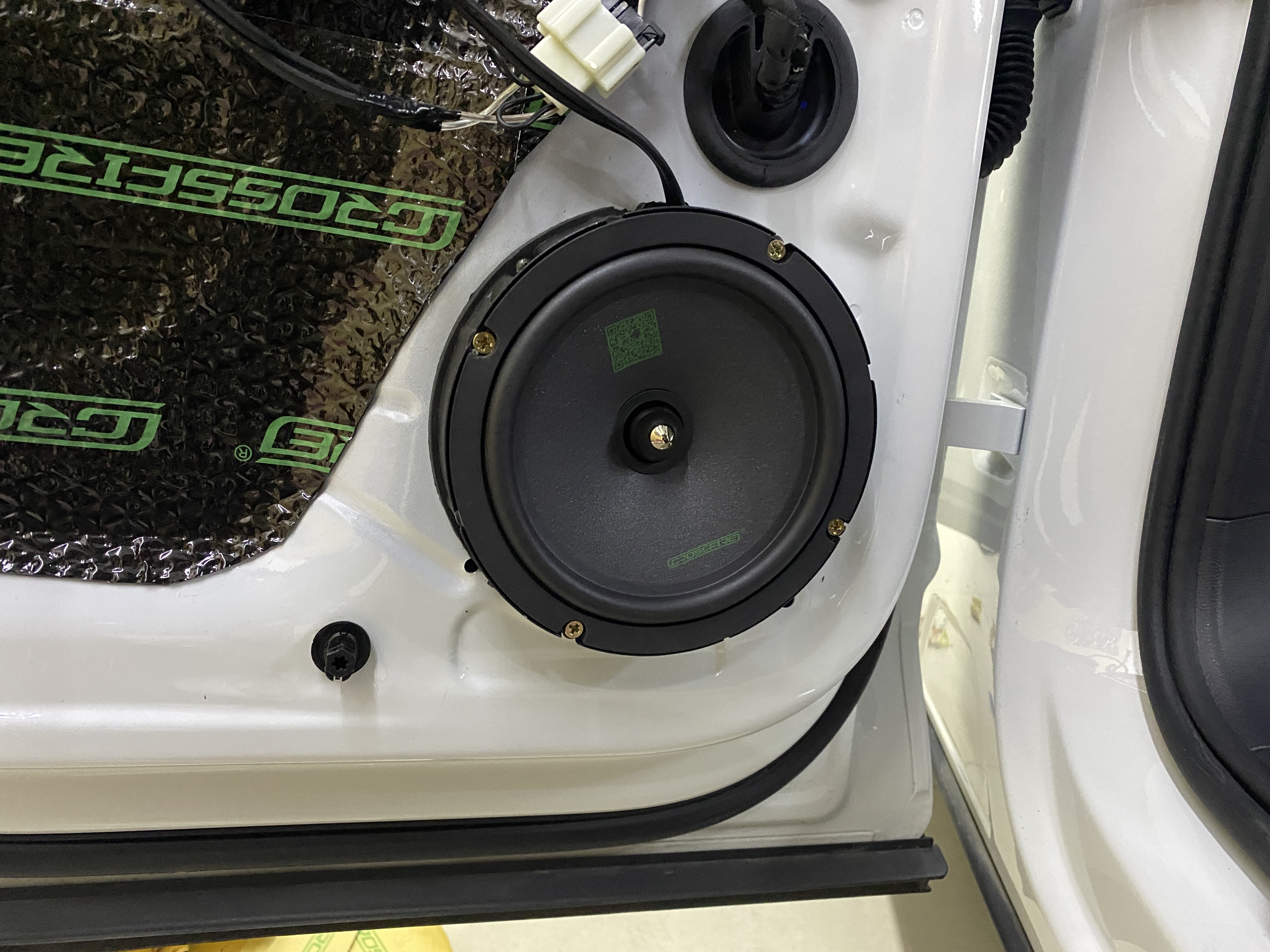 赤峰汽车音响隔音改鑫航改装大众探岳丹拿232音响喇叭四门隔音