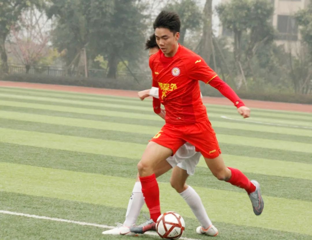 点赞教育,用满腔热情诠释教育情怀