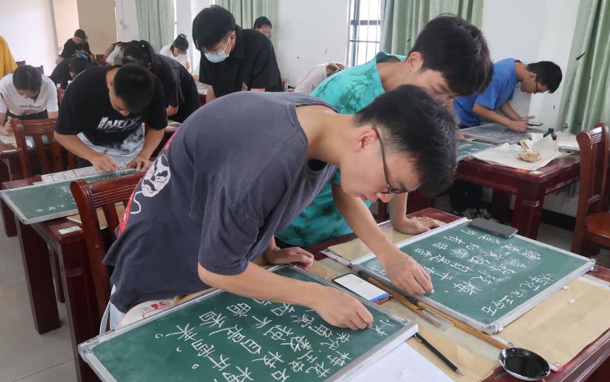 学前教育好一点还是幼师好一点,学前教育还有必要考吗