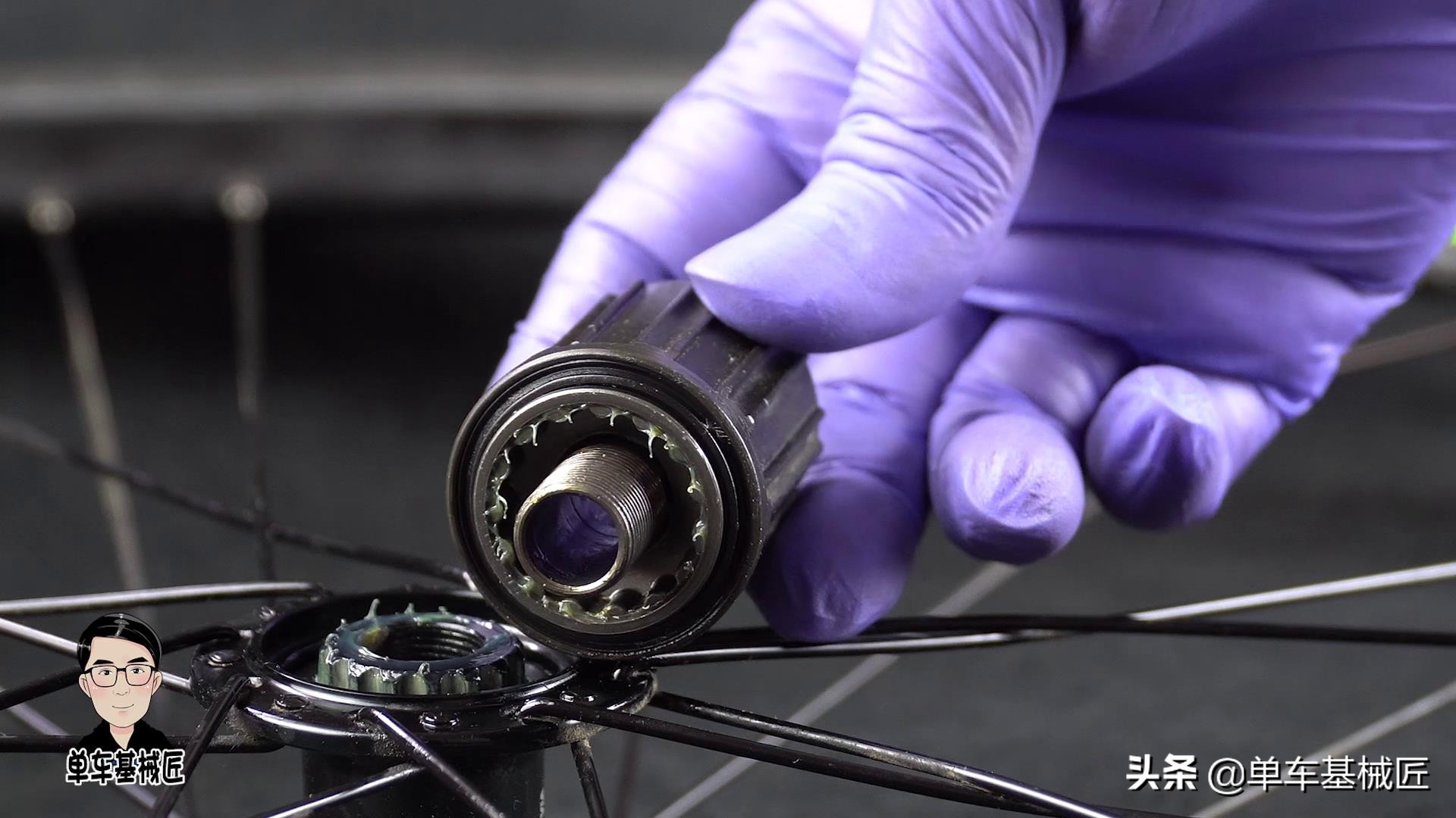 如何拆卸花鼓塔基,滚珠花鼓塔基拆卸图解