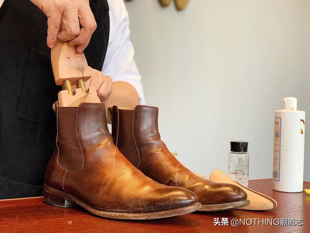 真皮皮鞋龟裂保养小窍门,绒面皮鞋湿了怎么清理