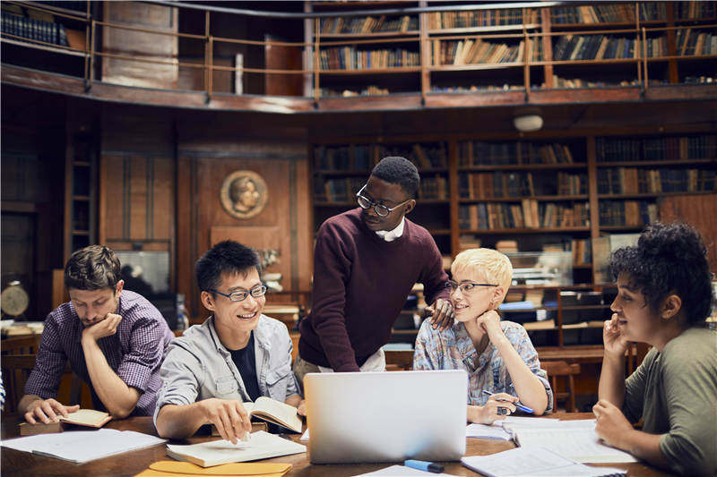 Philosophia哲学社：一种寻找思辨的中学生活