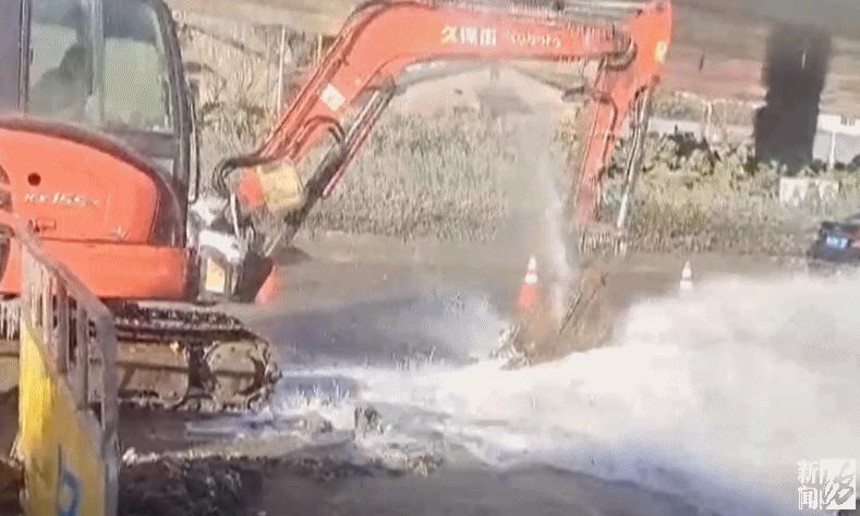 乐极生悲？上海人都开始练冰上运动了，但有人落水，有人撞断消防栓…