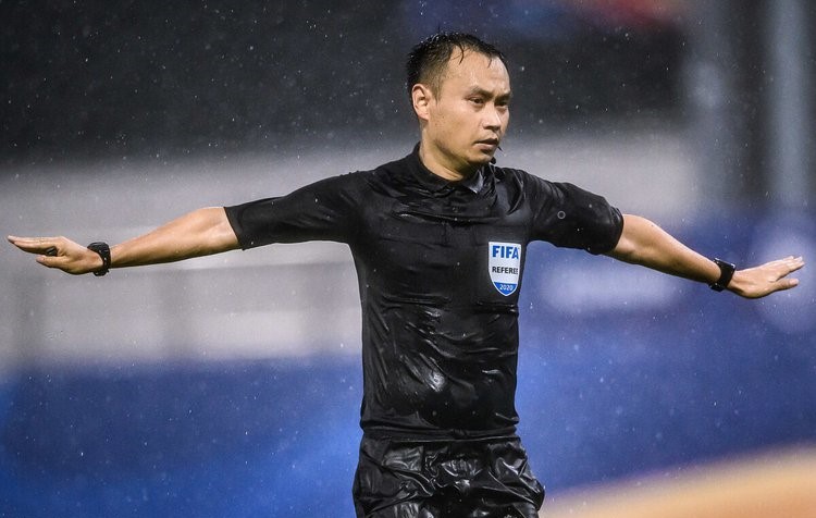 中超裁判惹争议断腿黄牌var,中超名哨低级失误裁判引争议