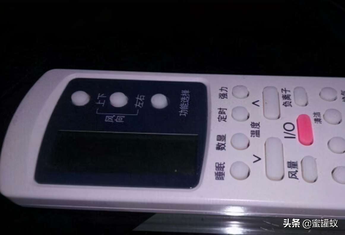 空调不受遥控器控制自动开关机,柜机空调自动开关机是怎么回事